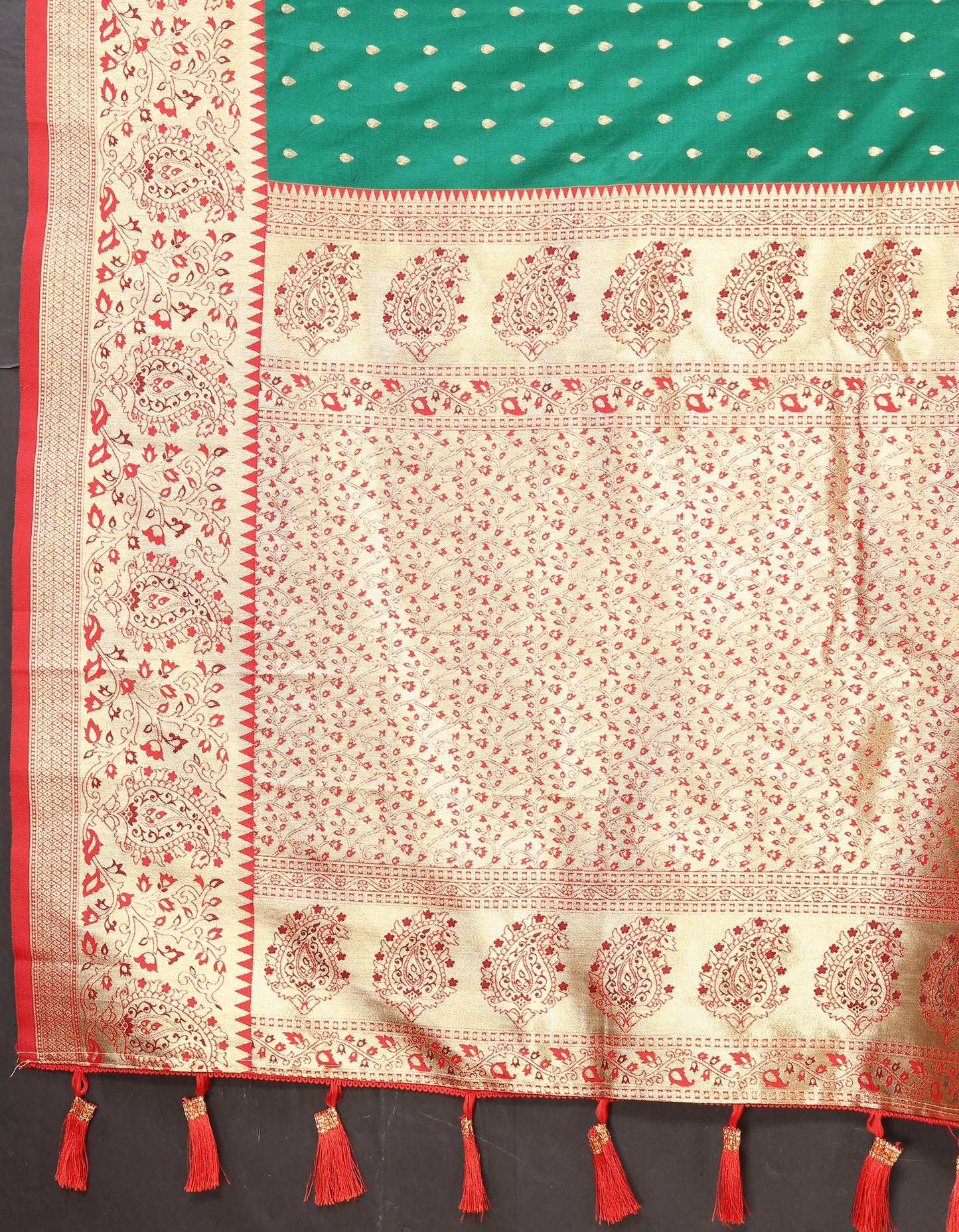 Green Soft Silk Zari Motifs Saree With Brocade Blouse Piece