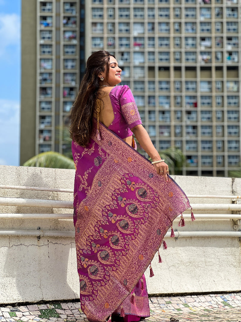 Lavender Graceful Trending Banarasi Silk Saree With Blouse Piece