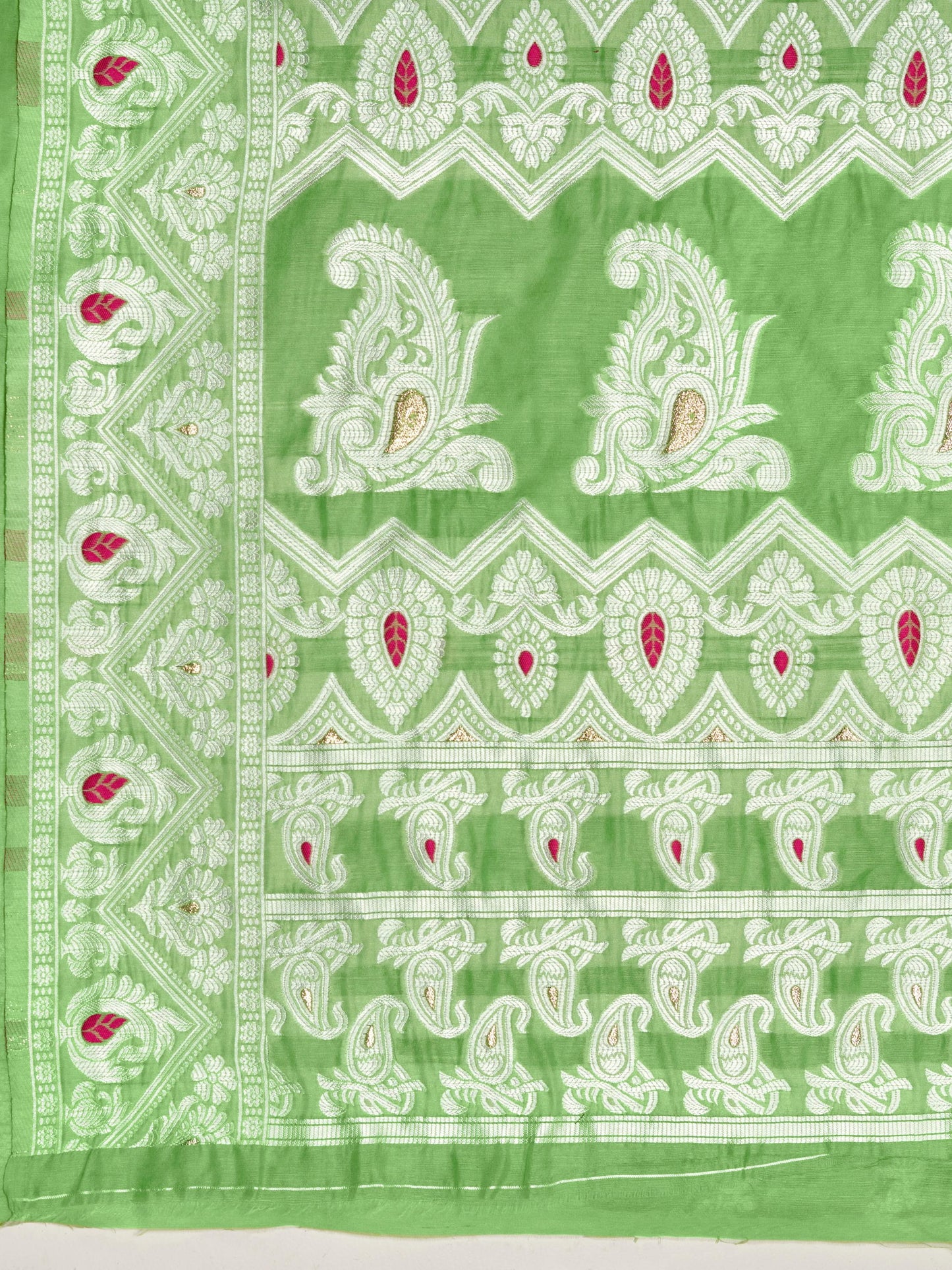 Parrot Green Bagicha Pure Rich Cotton Saree With Blouse Piece