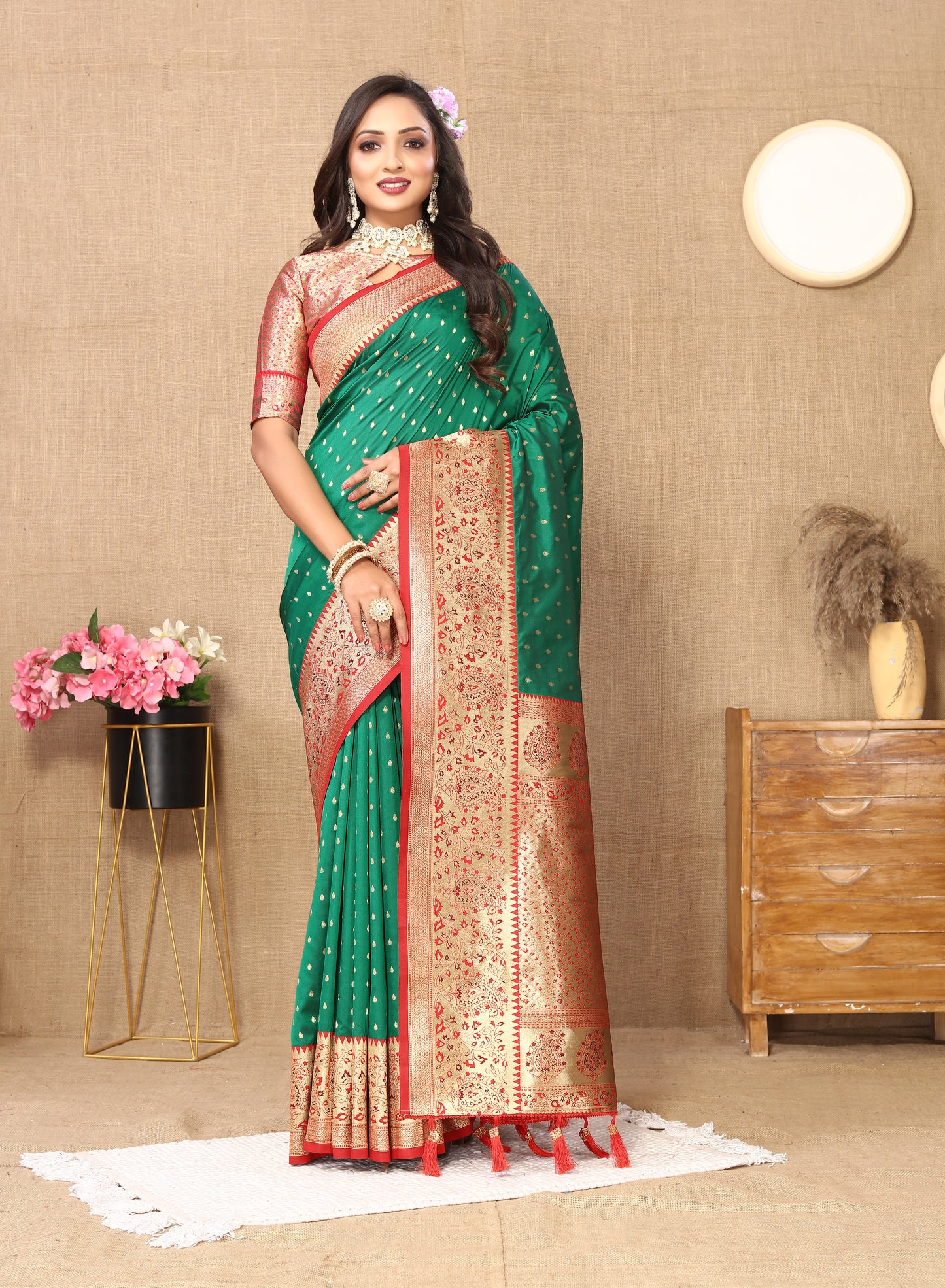 Green Soft Silk Zari Motifs Saree With Brocade Blouse Piece