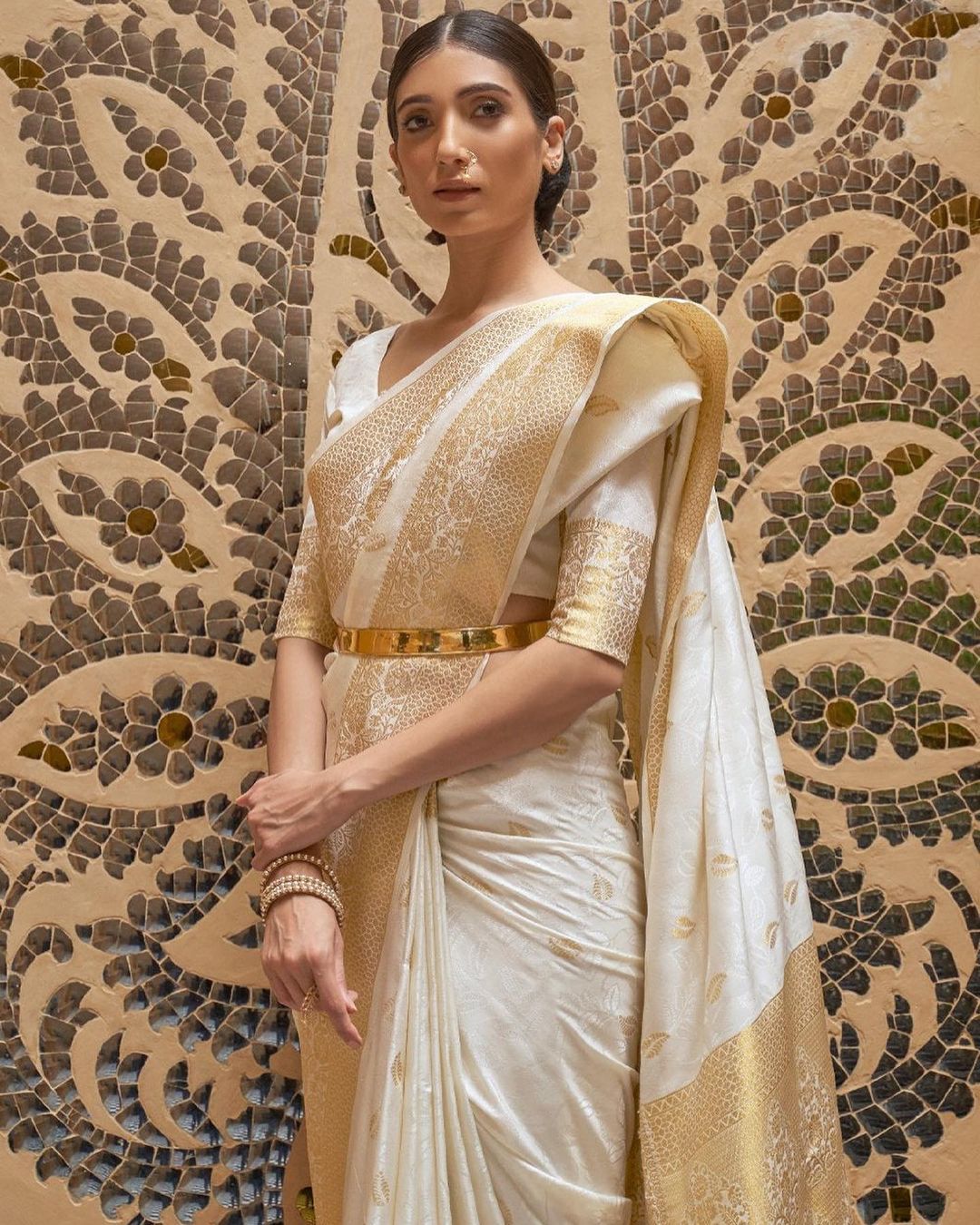 Aaradhana White Patti Pure Kajivaram Kasavu Cotton Silk Saree