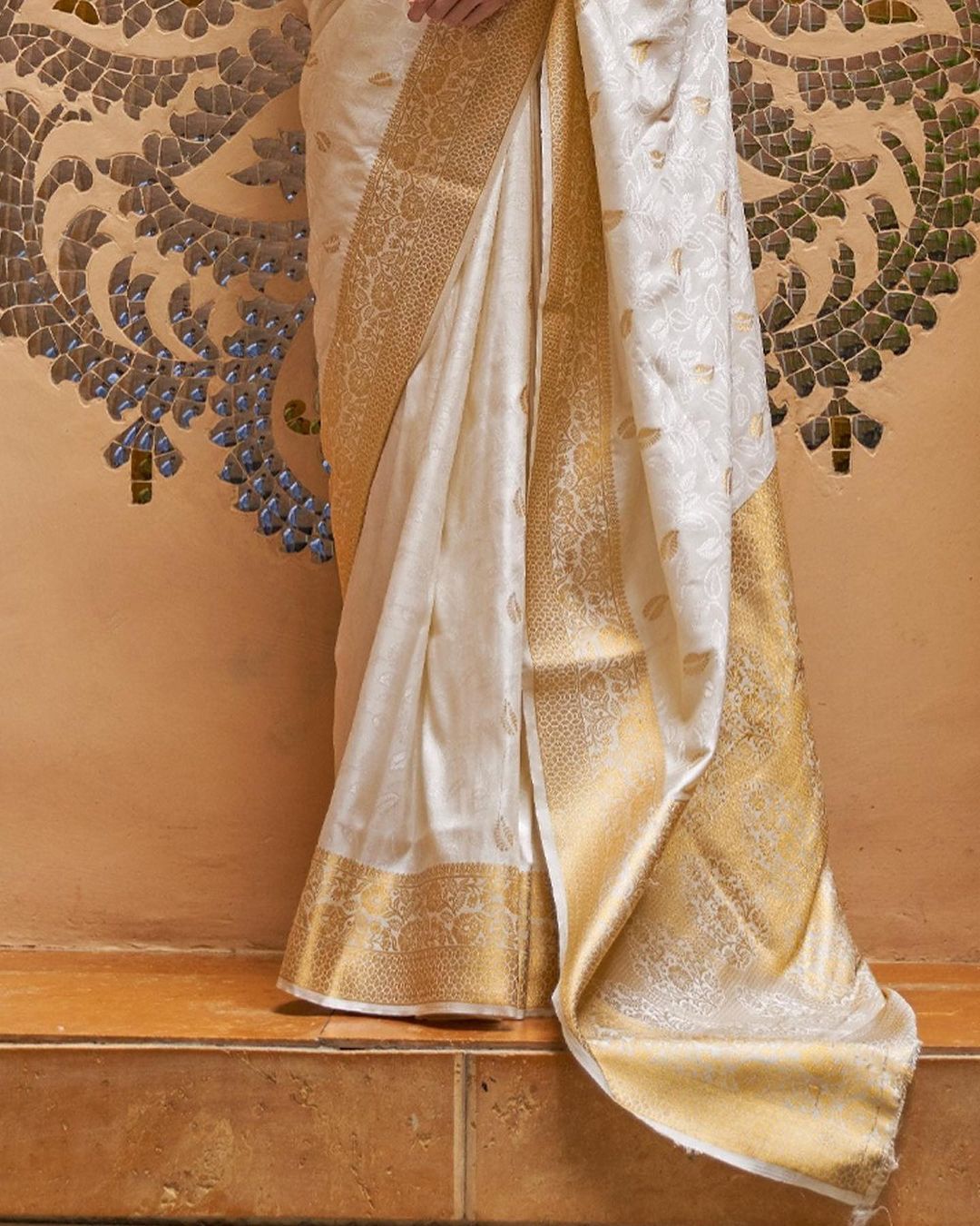 Aaradhana White Patti Pure Kajivaram Kasavu Cotton Silk Saree