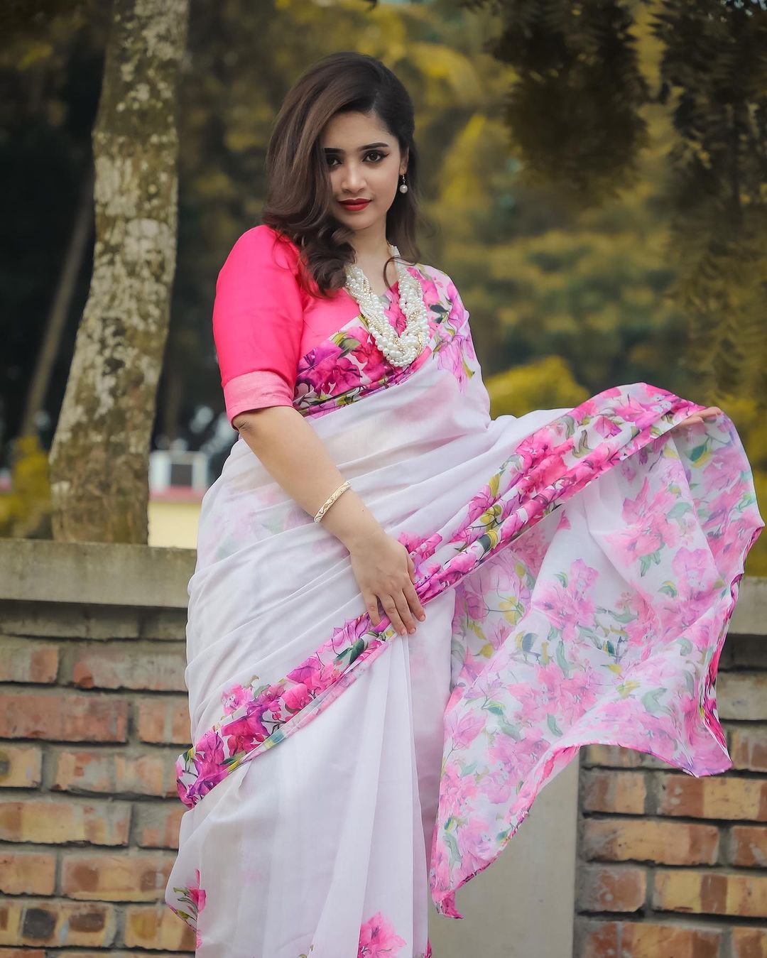 Handloom Traditional White & Pink Pure Cotton Jamdani Saree