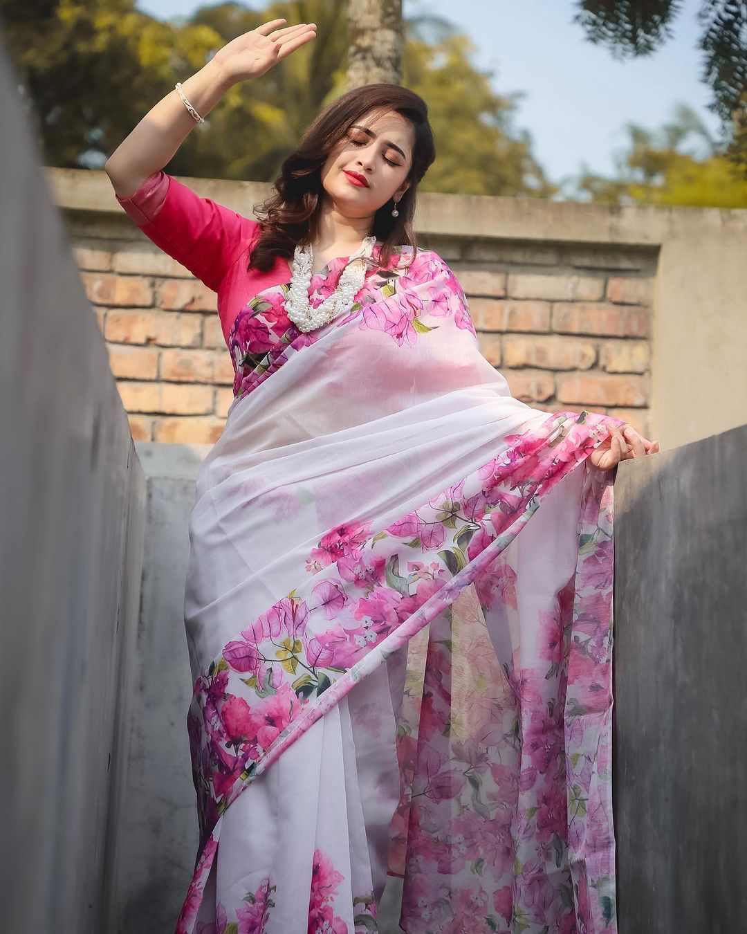 Handloom Traditional White & Pink Pure Cotton Jamdani Saree