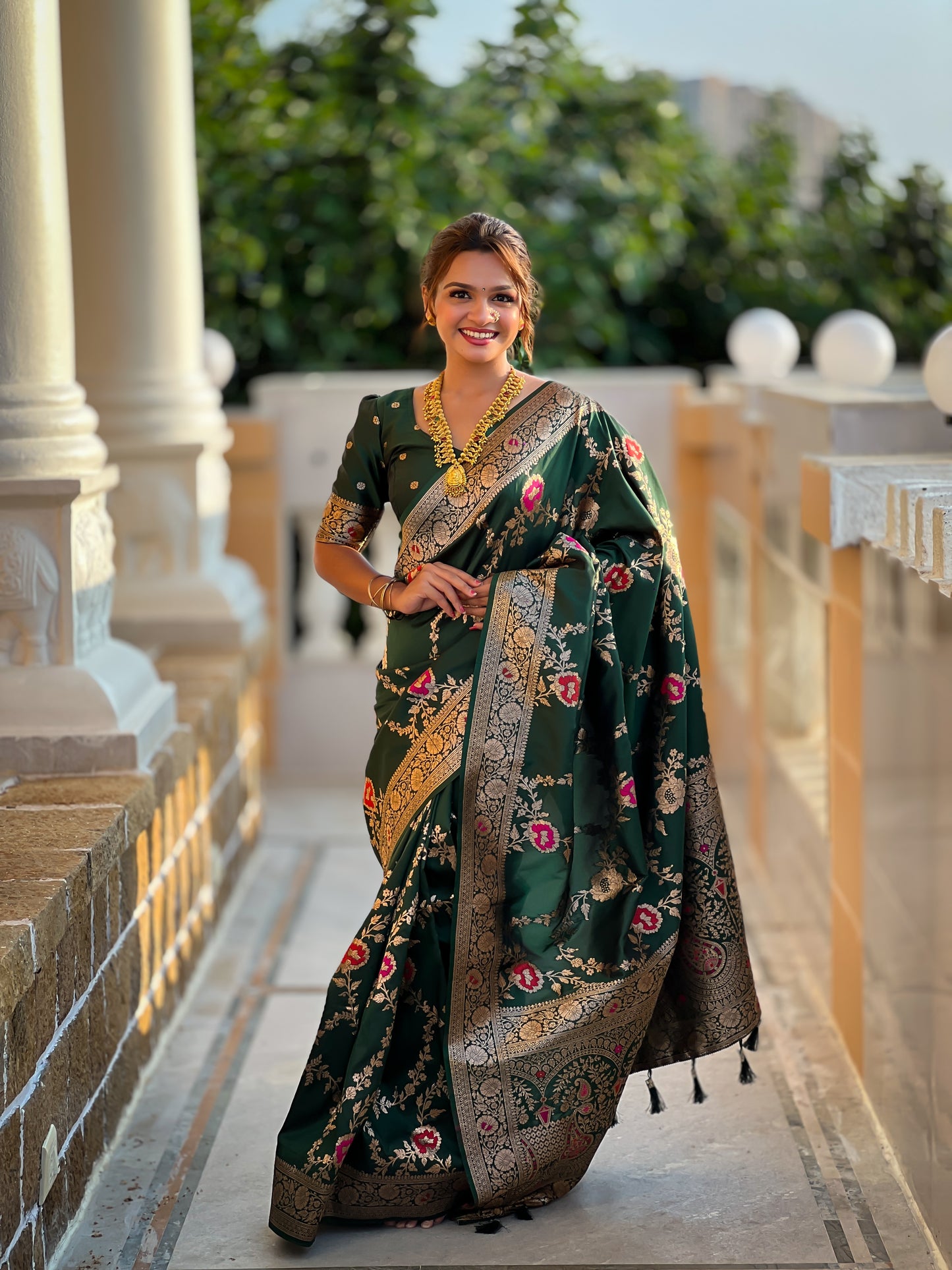 Green  Graceful Trending Banarasi Silk Saree With Blouse Piece