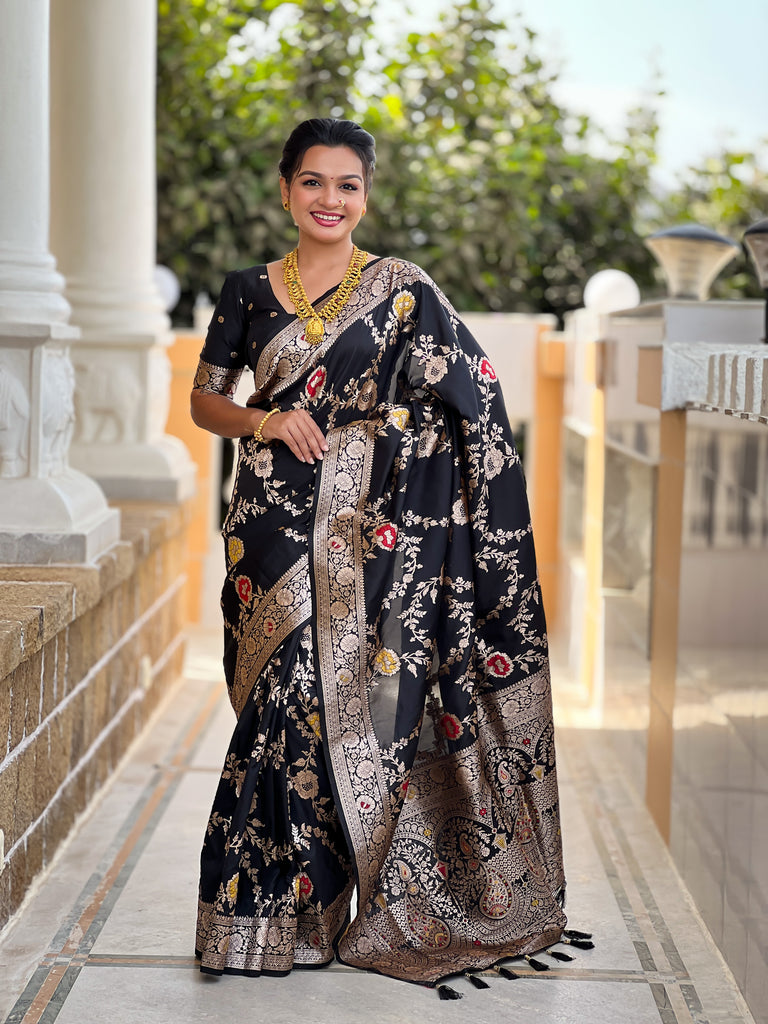 Black Graceful Trending Banarasi Silk Saree With Blouse Piece