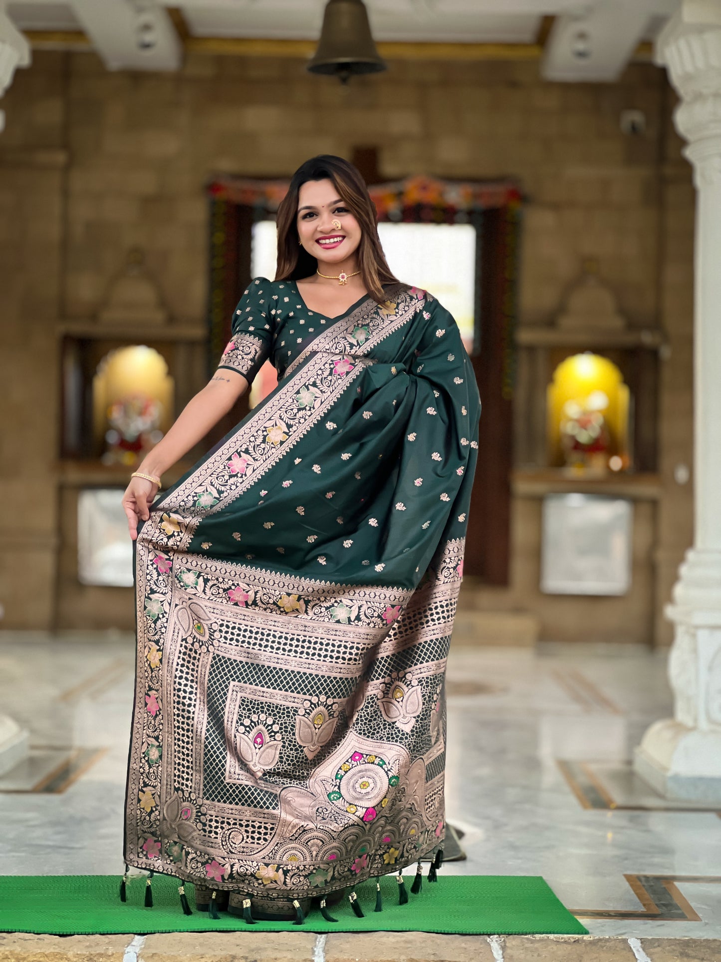Green Zari Weaving Banarasi Saree With Blouse Piece