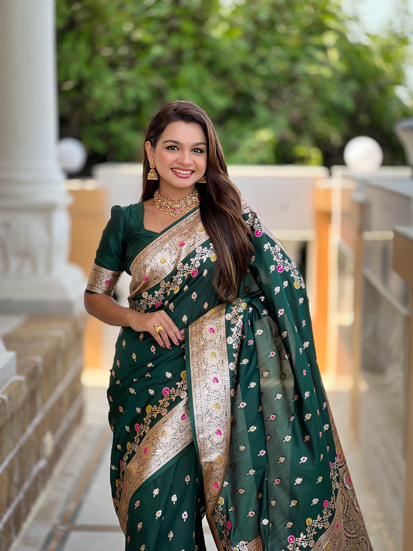 Green Graceful Meena Banarasi Silk Saree With Blouse Piece