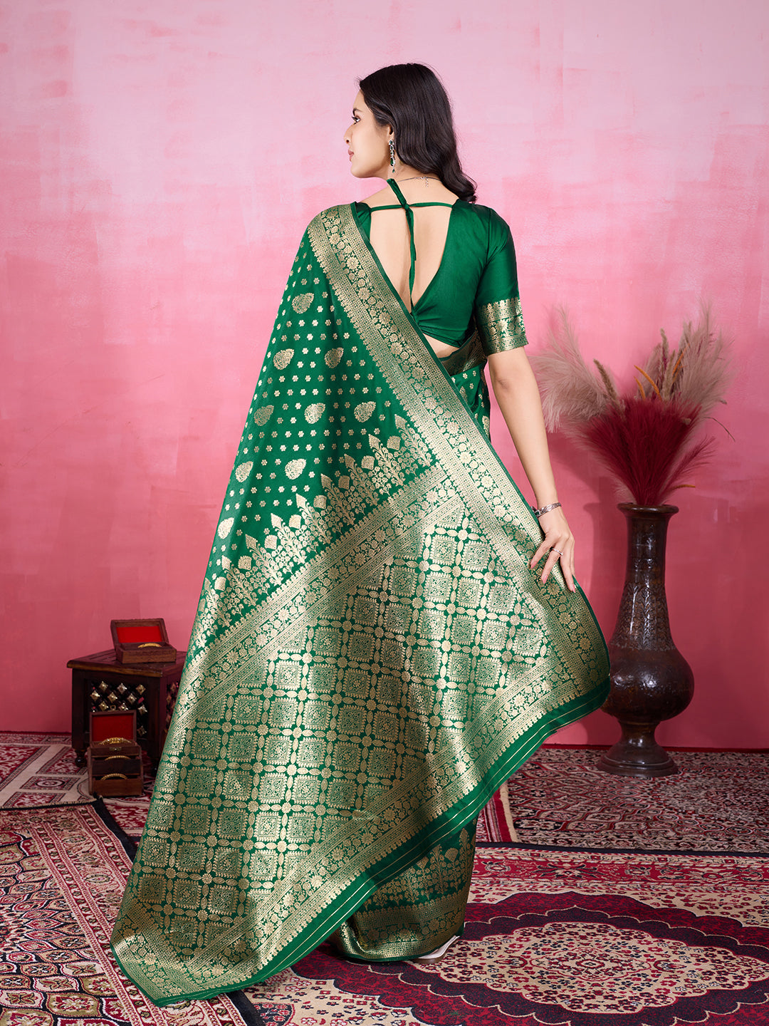 Green Pure and Rich Banarasi Soft Silk Saree With Silk Blouse Piece
