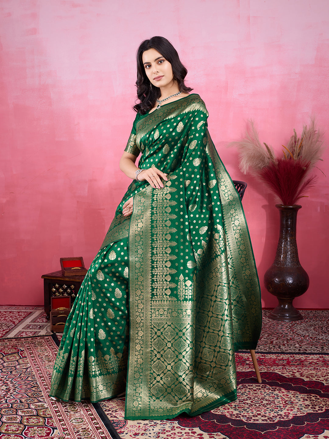 Green Pure and Rich Banarasi Soft Silk Saree With Silk Blouse Piece