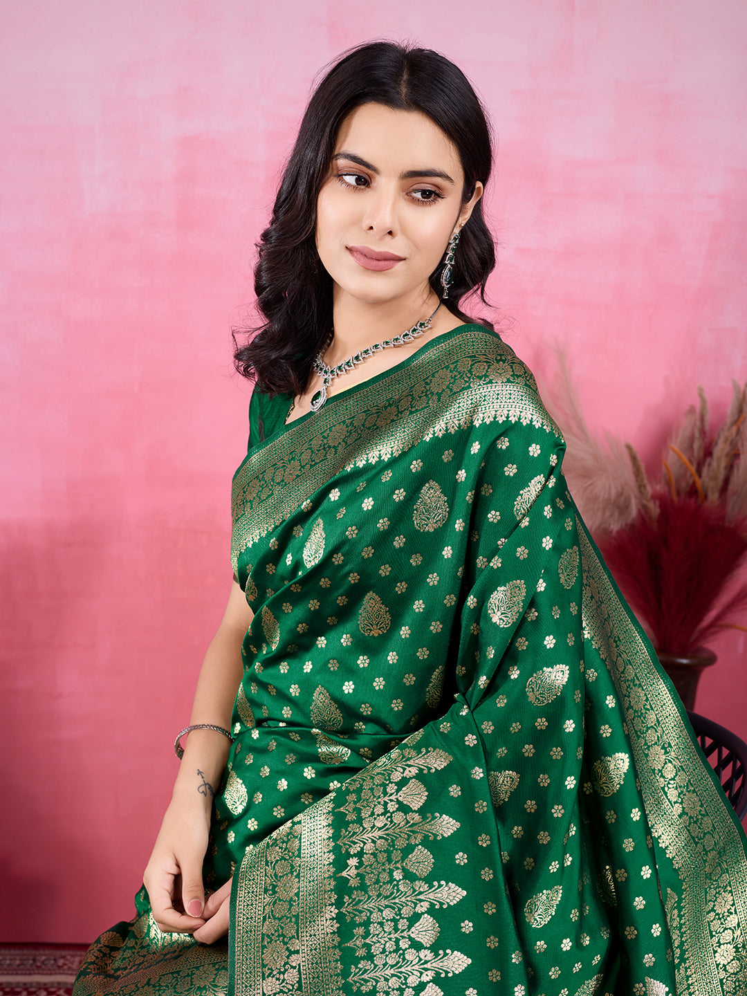 Green Pure and Rich Banarasi Soft Silk Saree With Silk Blouse Piece