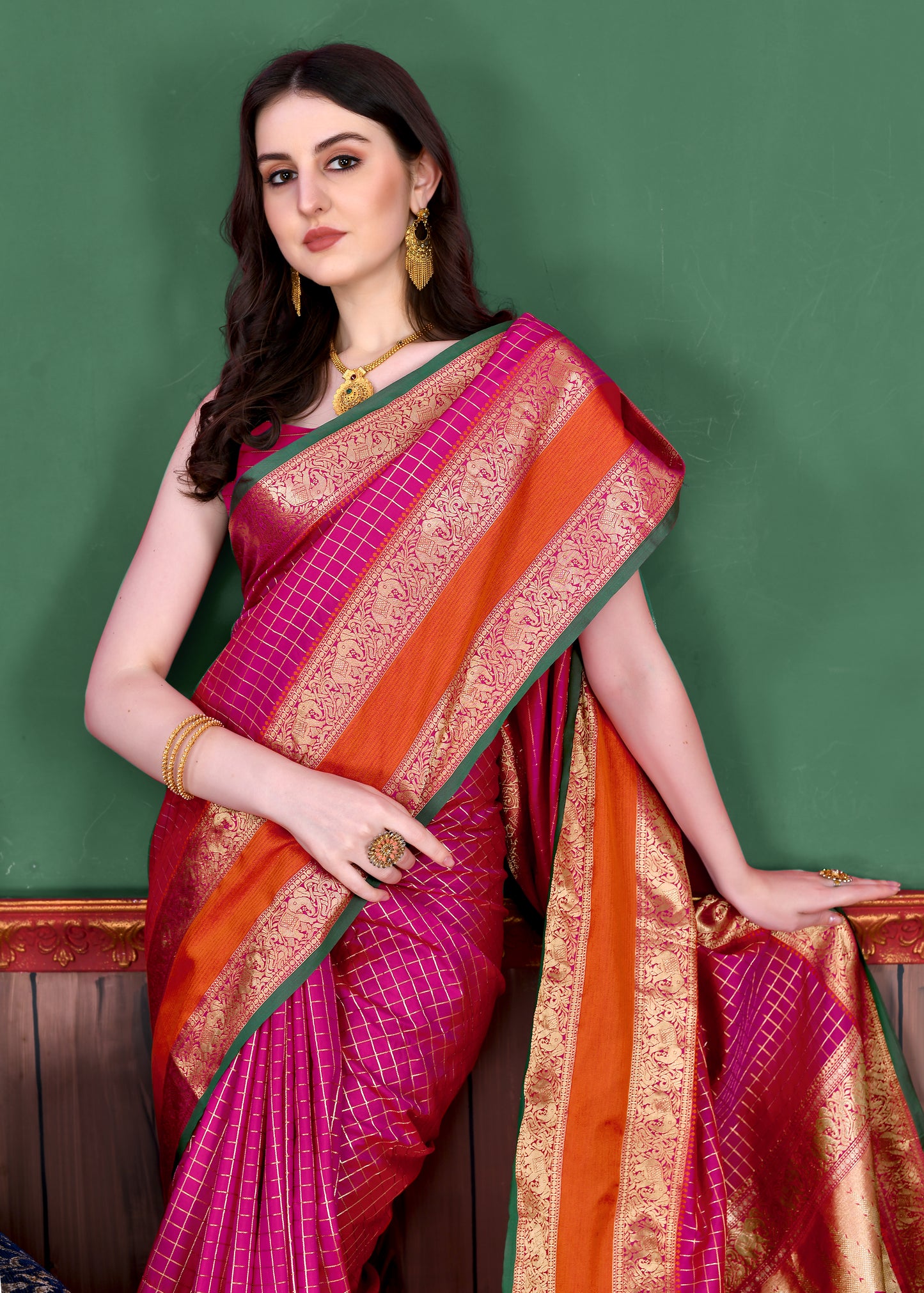 Pink Graceful Woven Chex Silk Saree With Blouse Piece
