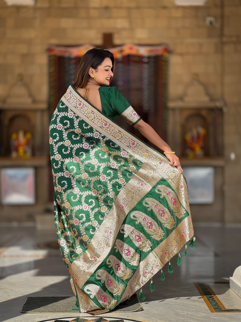 Green Graceful Glow Banarasi Silk Saree With Blouse Piece