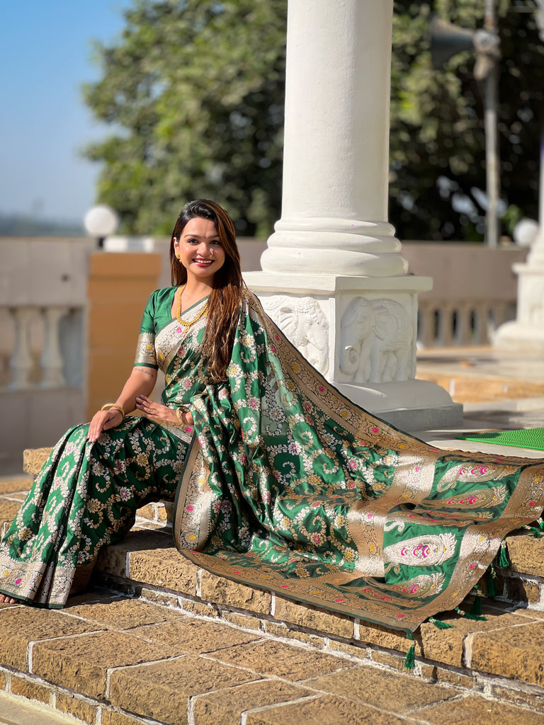 Green Graceful Glow Banarasi Silk Saree With Blouse Piece