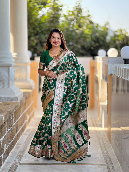 Green Graceful Glow Banarasi Silk Saree With Blouse Piece