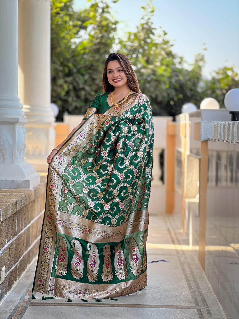 Green Graceful Glow Banarasi Silk Saree With Blouse Piece