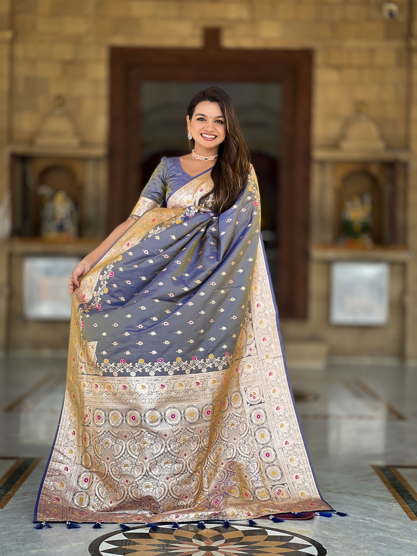 Grey Graceful Meena Banarasi Silk Saree With Blouse Piece
