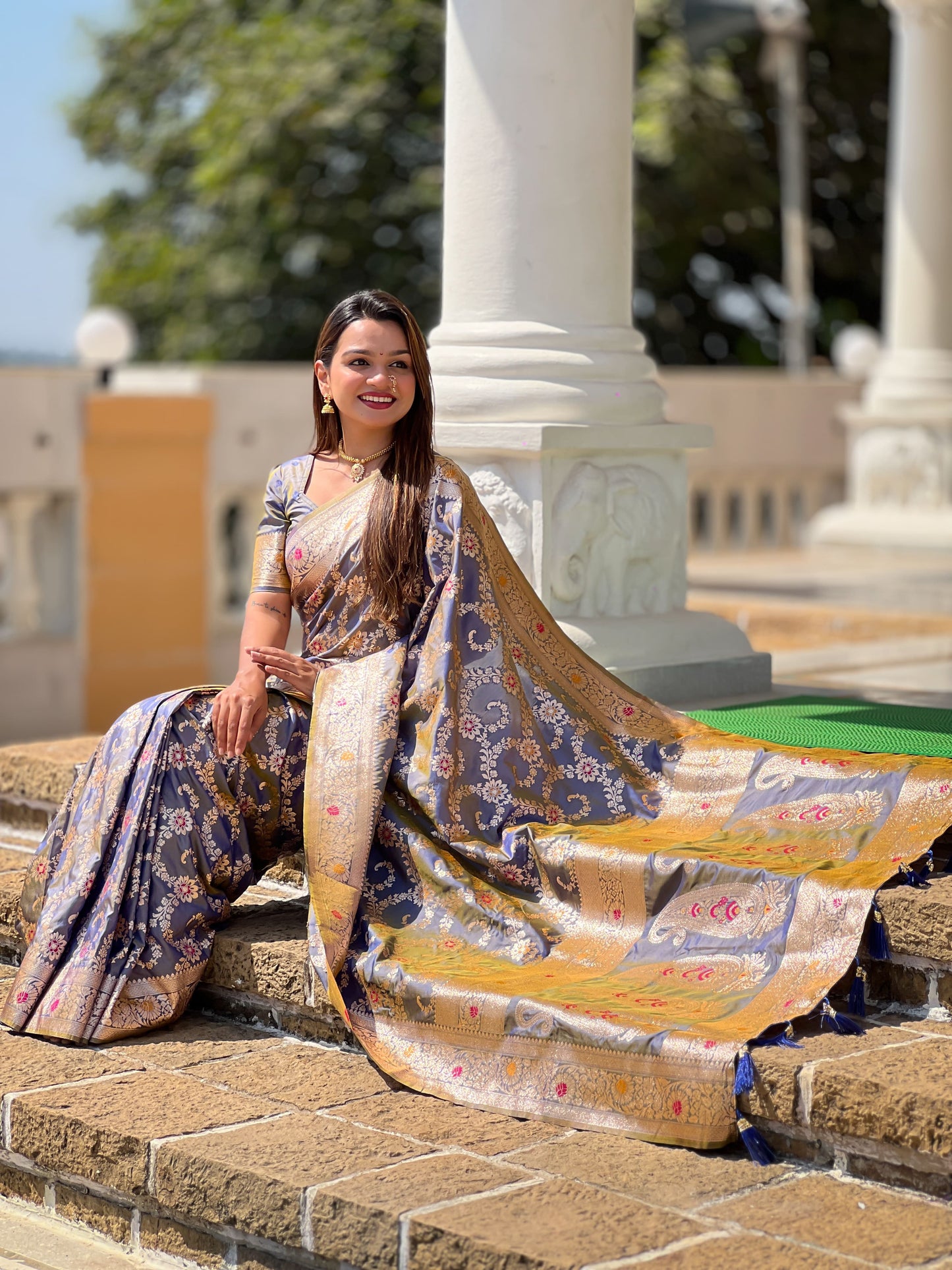 Grey Graceful Glow Banarasi Silk Saree With Blouse Piece