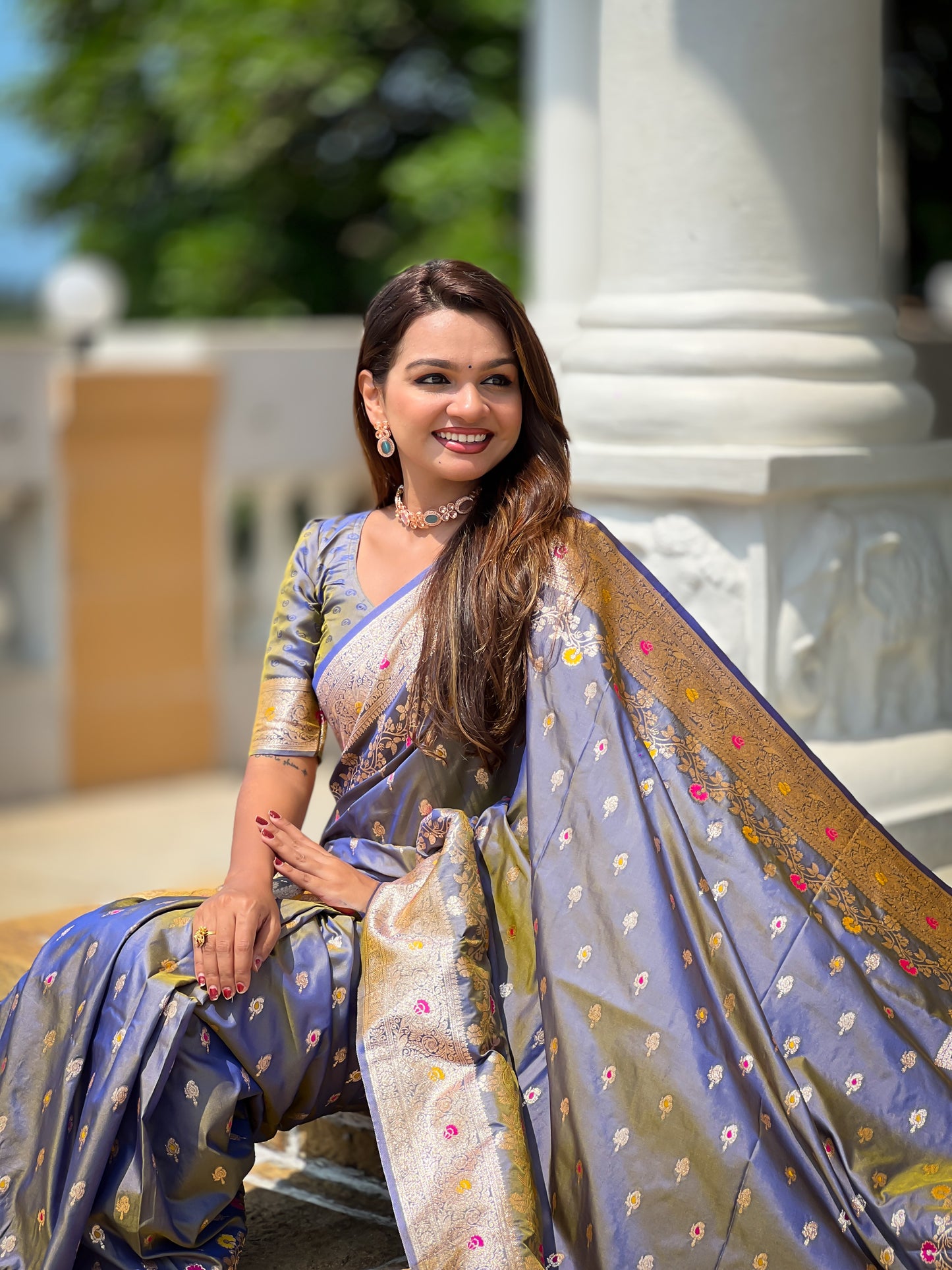 Grey Graceful Meena Banarasi Silk Saree With Blouse Piece