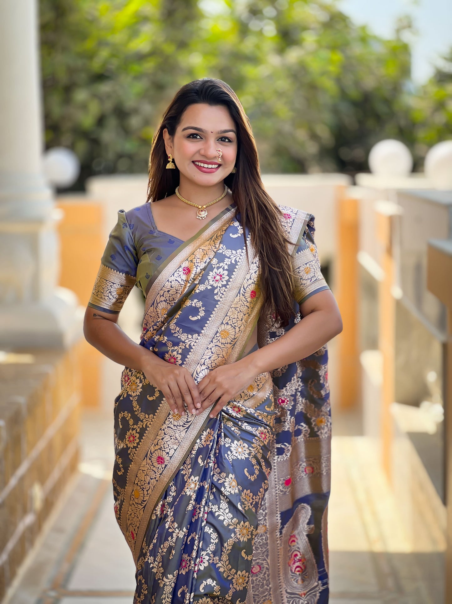 Grey Graceful Glow Banarasi Silk Saree With Blouse Piece