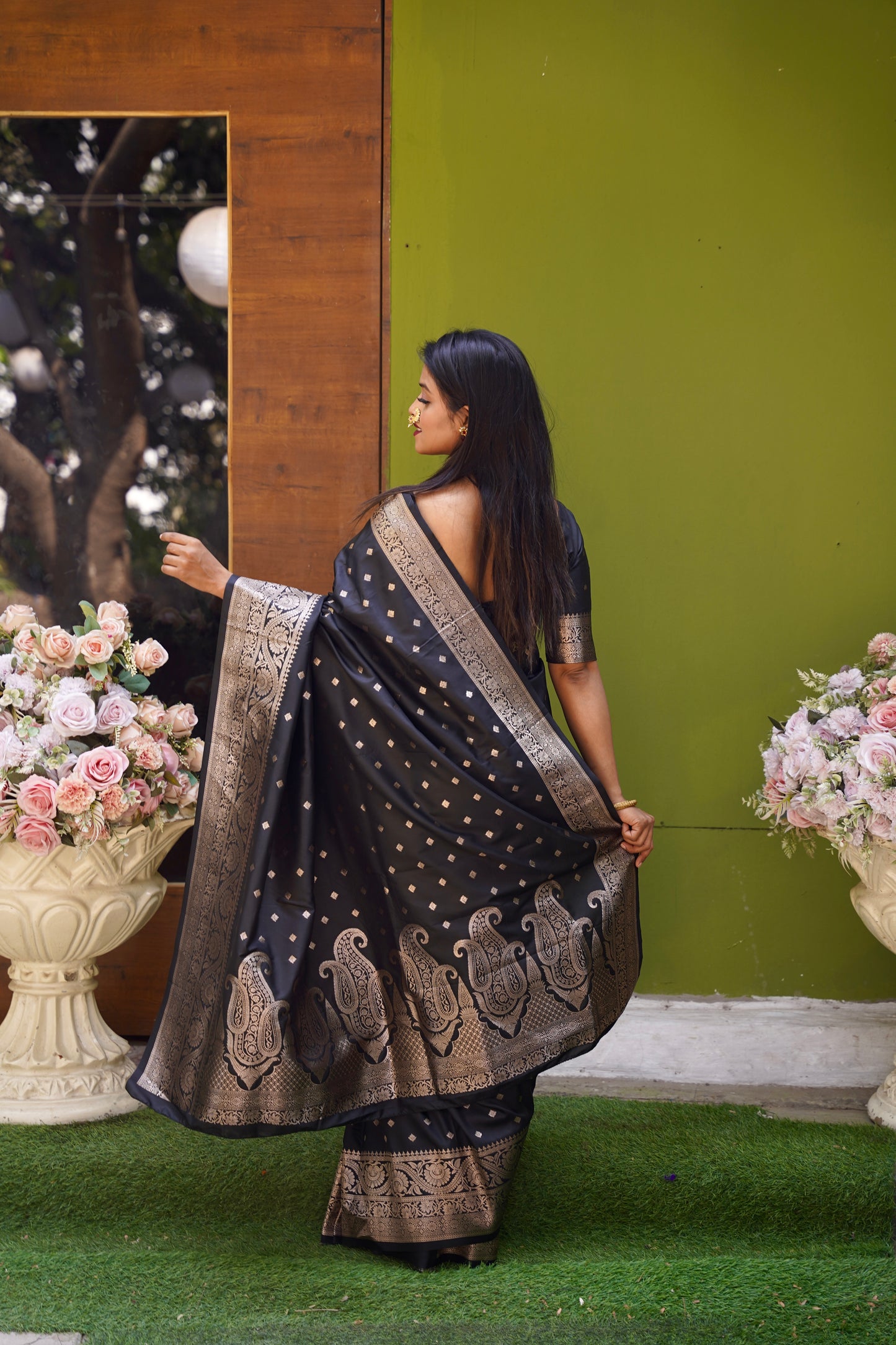 Black Banarasi Silk Saree With Silk Blouse Piece