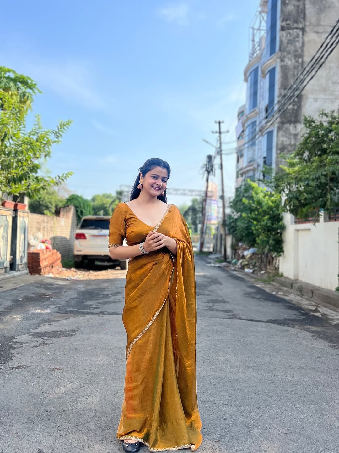 Bollywood Diva Golden Mustard Chiffon Saree With Blouse Piece