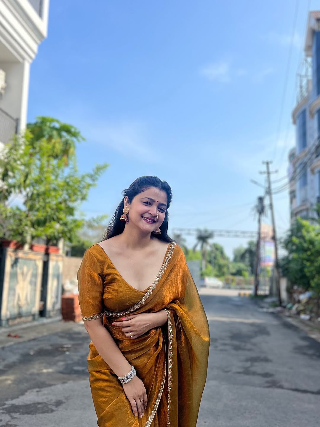 Bollywood Diva Golden Mustard Chiffon Saree With Blouse Piece