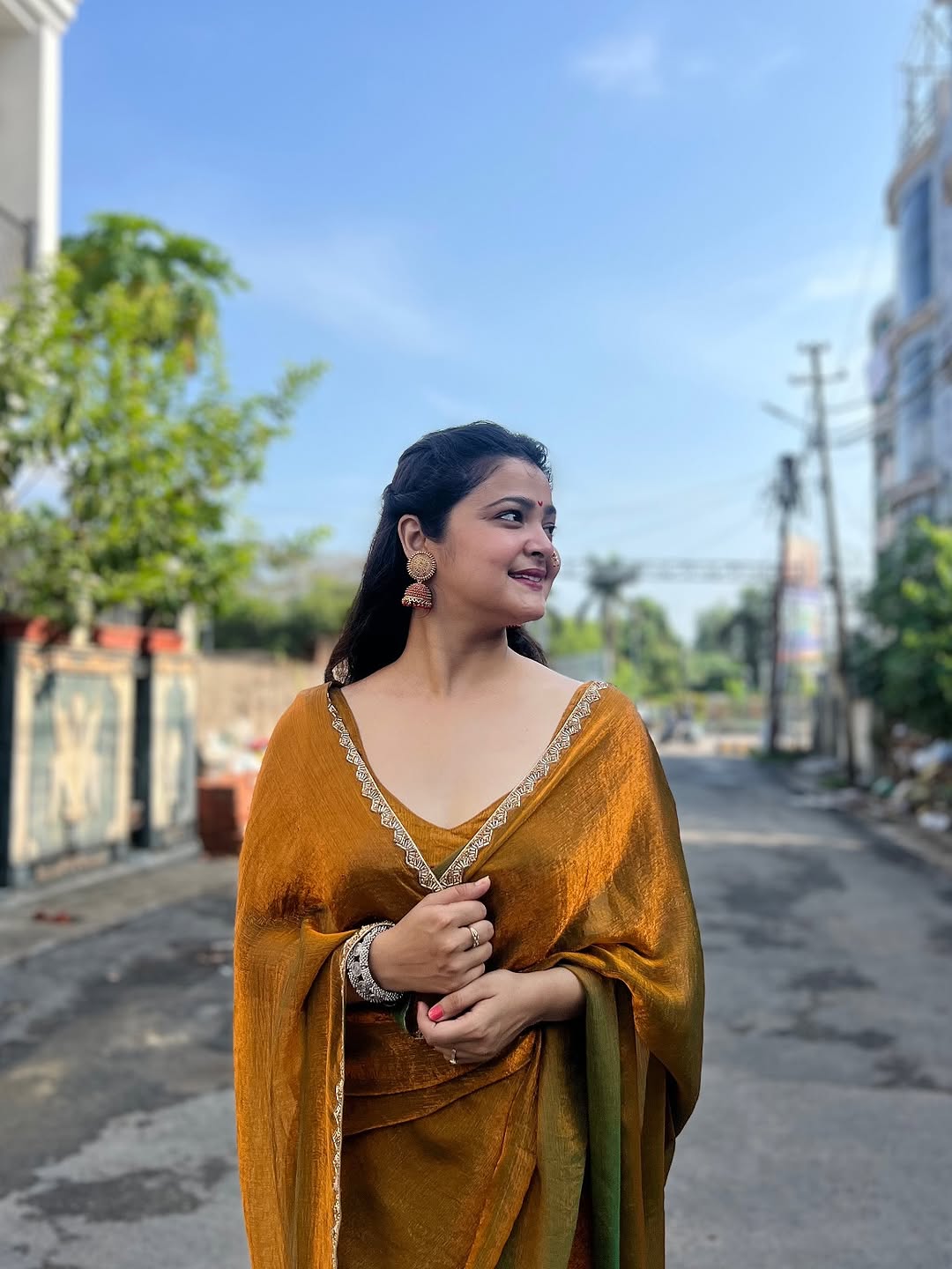 Bollywood Diva Golden Mustard Chiffon Saree With Blouse Piece