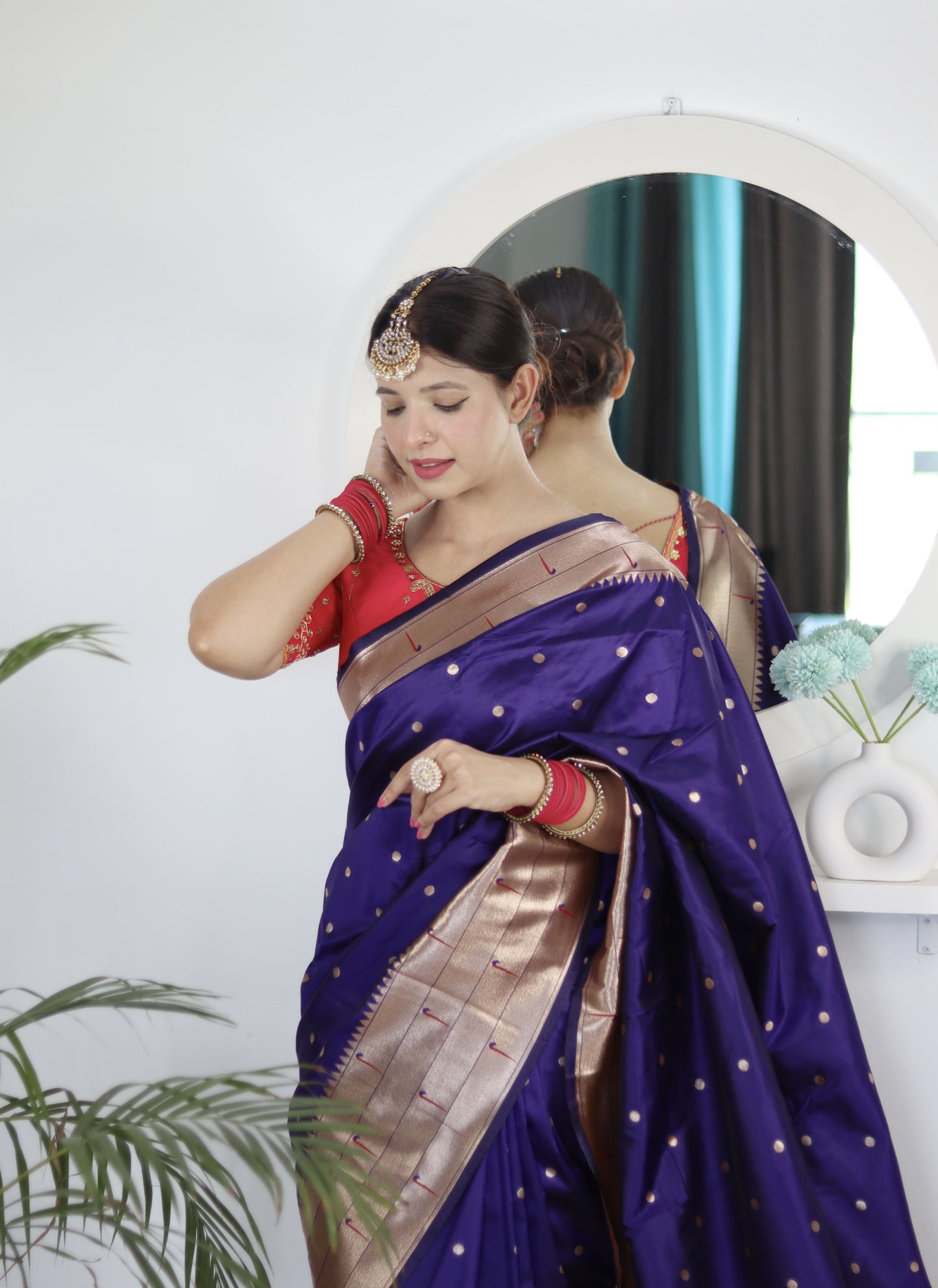 Navy Blue Royal Motif Pethani Silk Saree With Blouse Piece