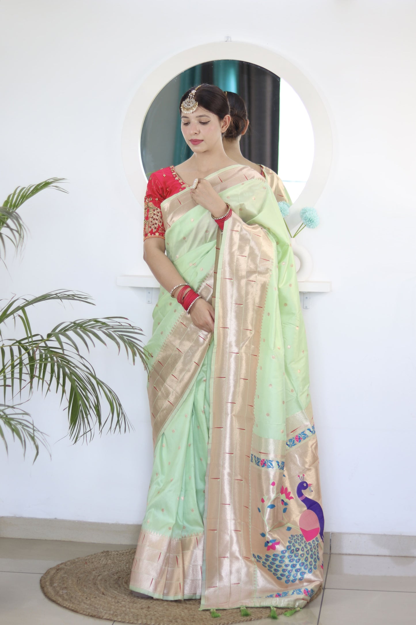 Pista Royal Motif Pethani Silk Saree With Blouse Piece