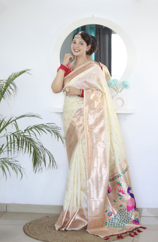 Cream Royal Motif Pethani Silk Saree With Blouse Piece