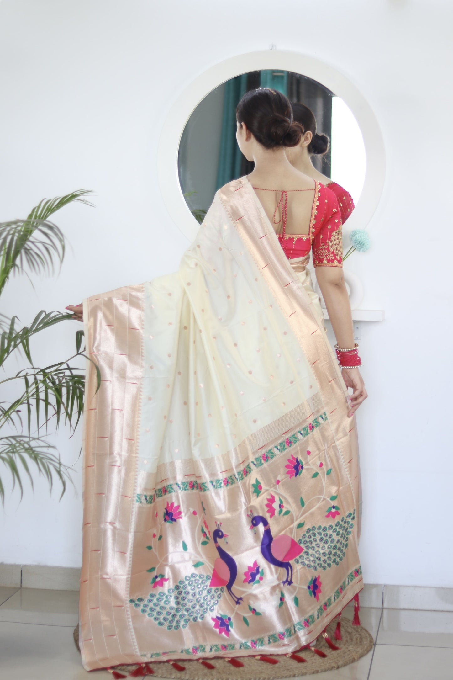 Cream Royal Motif Pethani Silk Saree With Blouse Piece