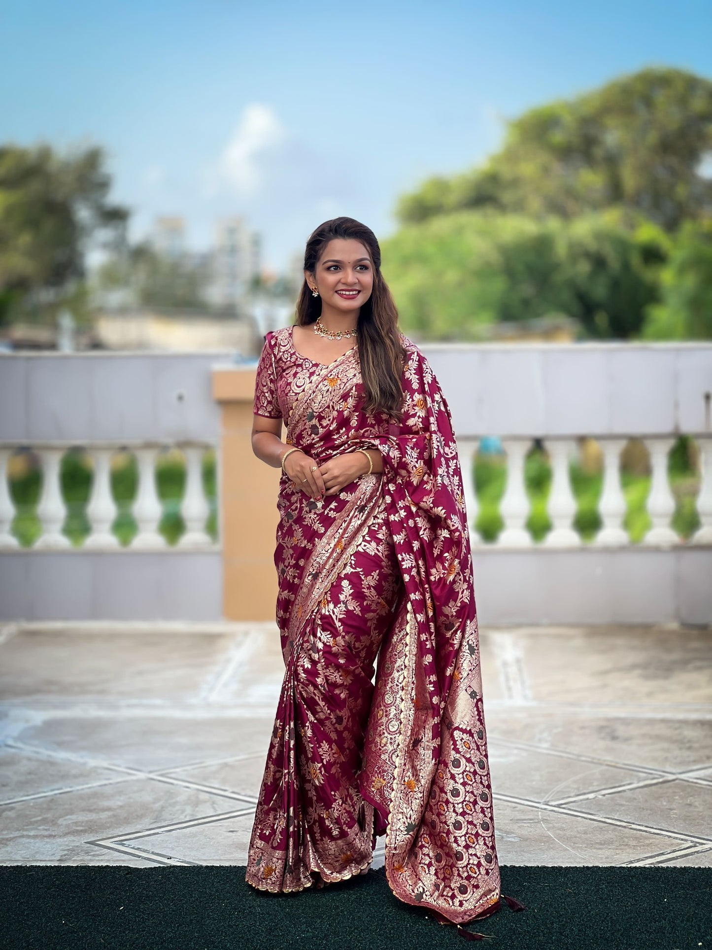 Heavy Flower Pure Dolla Silk Saree With Blouse Piece