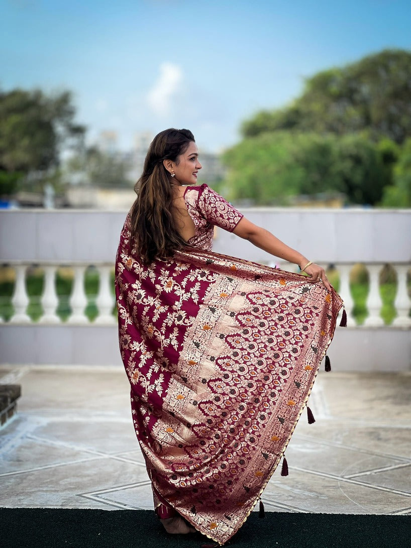 Heavy Flower Pure Dolla Silk Saree With Blouse Piece