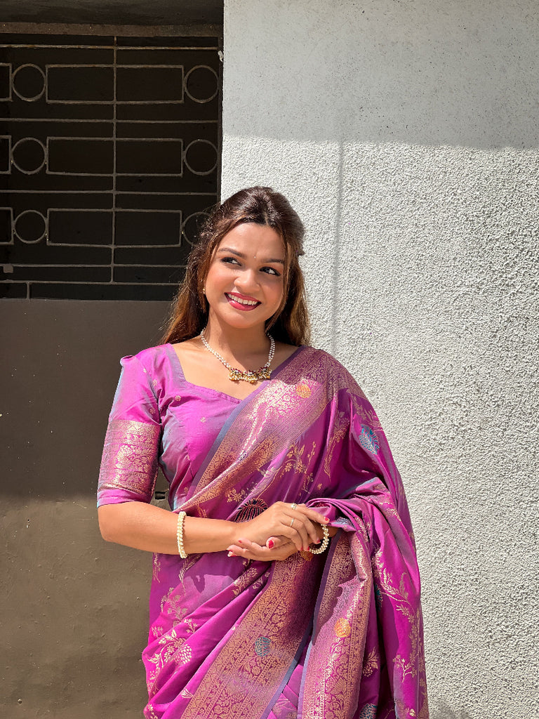 Lavender Graceful Trending Banarasi Silk Saree With Blouse Piece