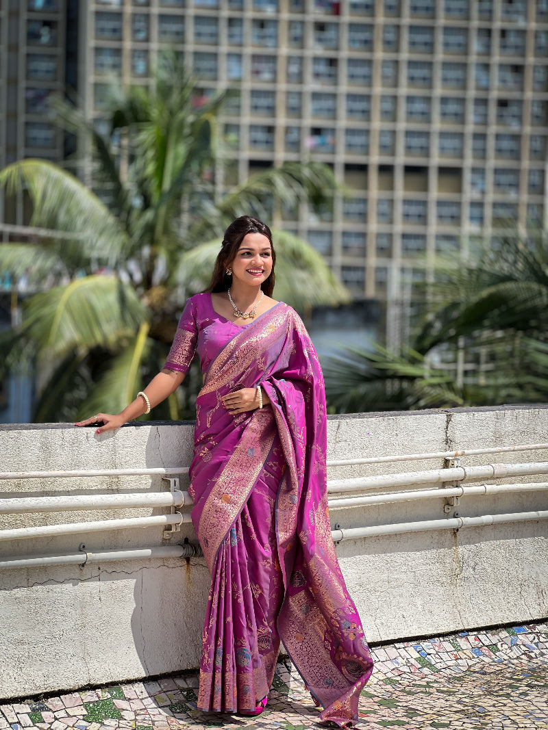 Lavender Graceful Trending Banarasi Silk Saree With Blouse Piece