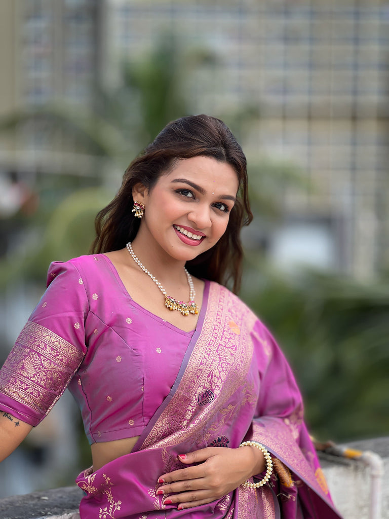 Lavender Graceful Trending Banarasi Silk Saree With Blouse Piece