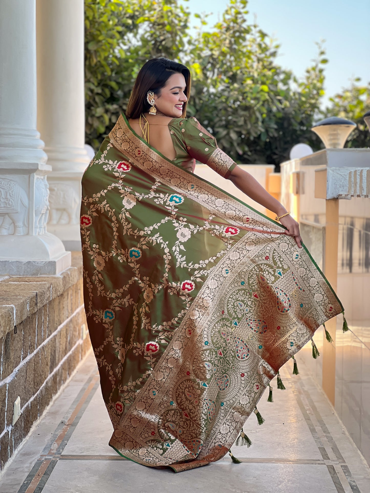 Mehendi Graceful Trending Banarasi Silk Saree With Blouse Piece