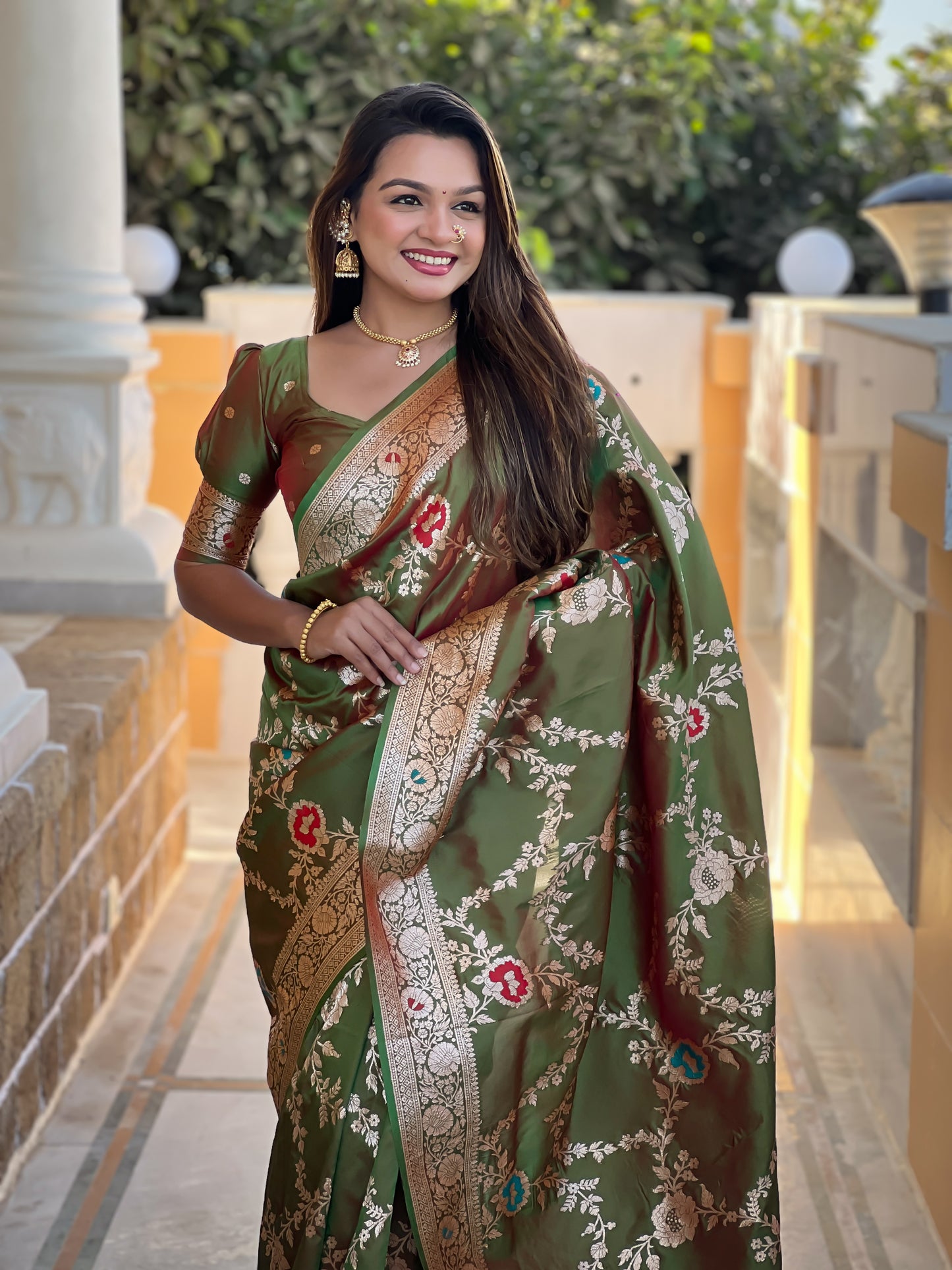 Mehendi Graceful Trending Banarasi Silk Saree With Blouse Piece