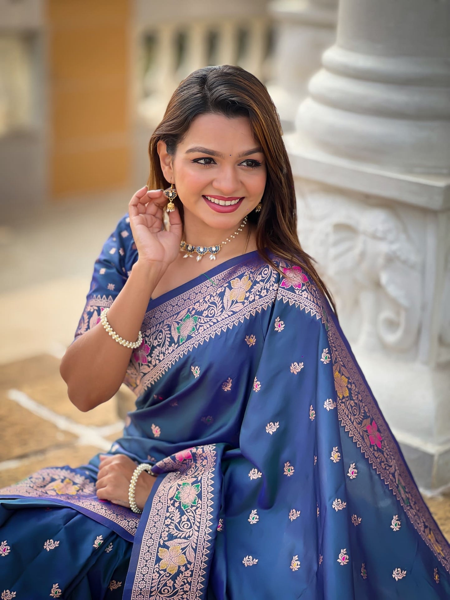 Morpinch  Zari Weaving Banarasi Saree With Blouse Piece