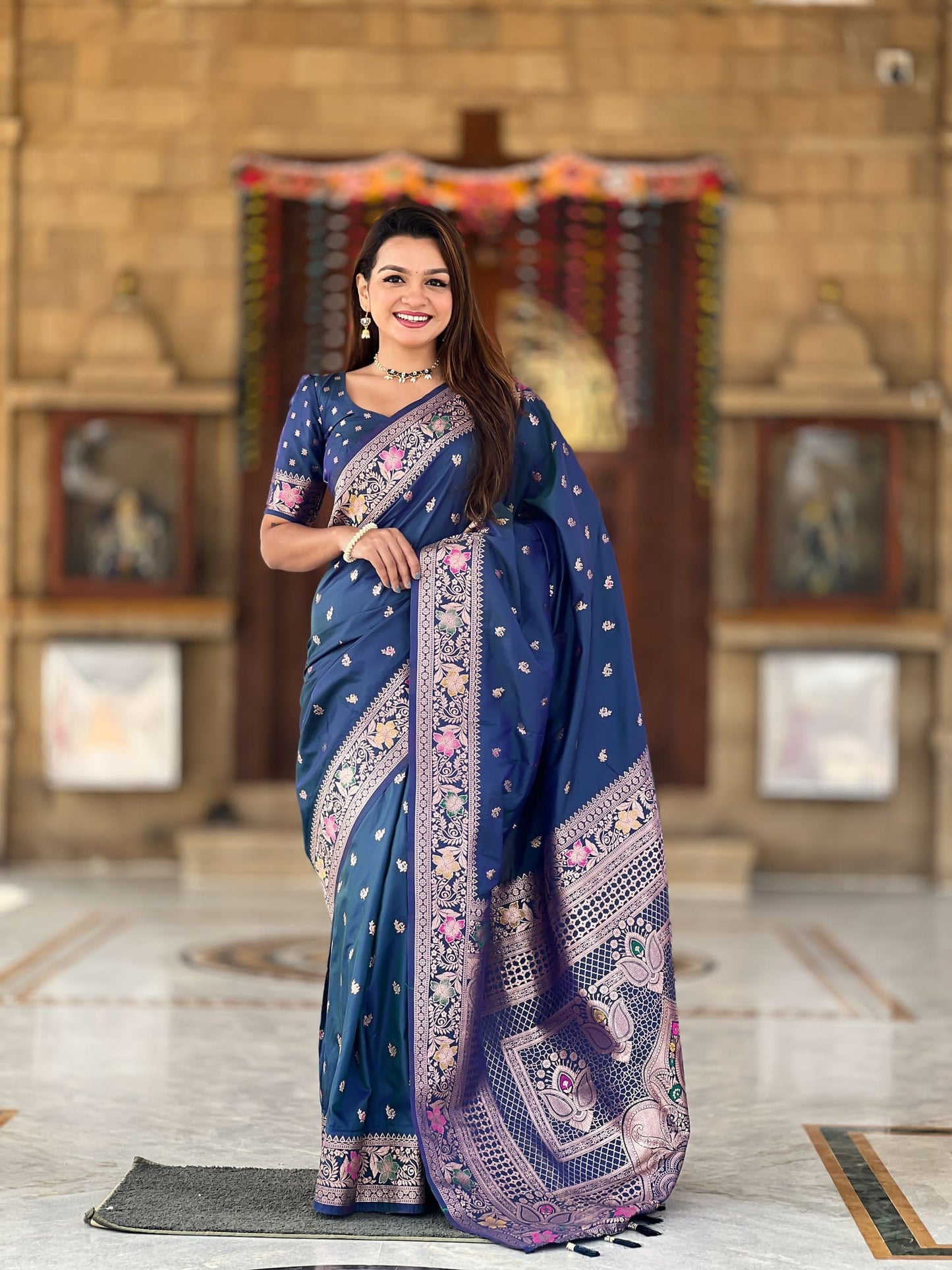 Morpinch  Zari Weaving Banarasi Saree With Blouse Piece
