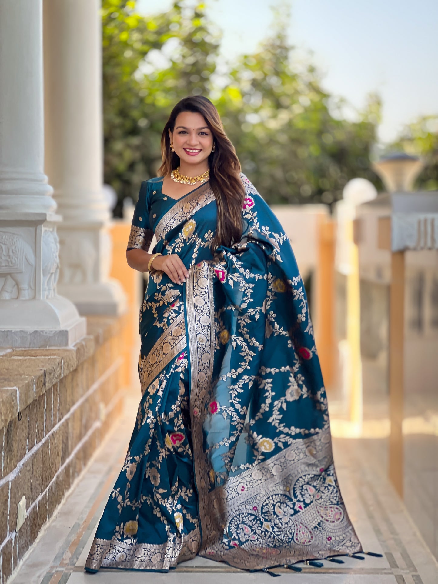 Morpinch Graceful Trending Banarasi Silk Saree With Blouse Piece