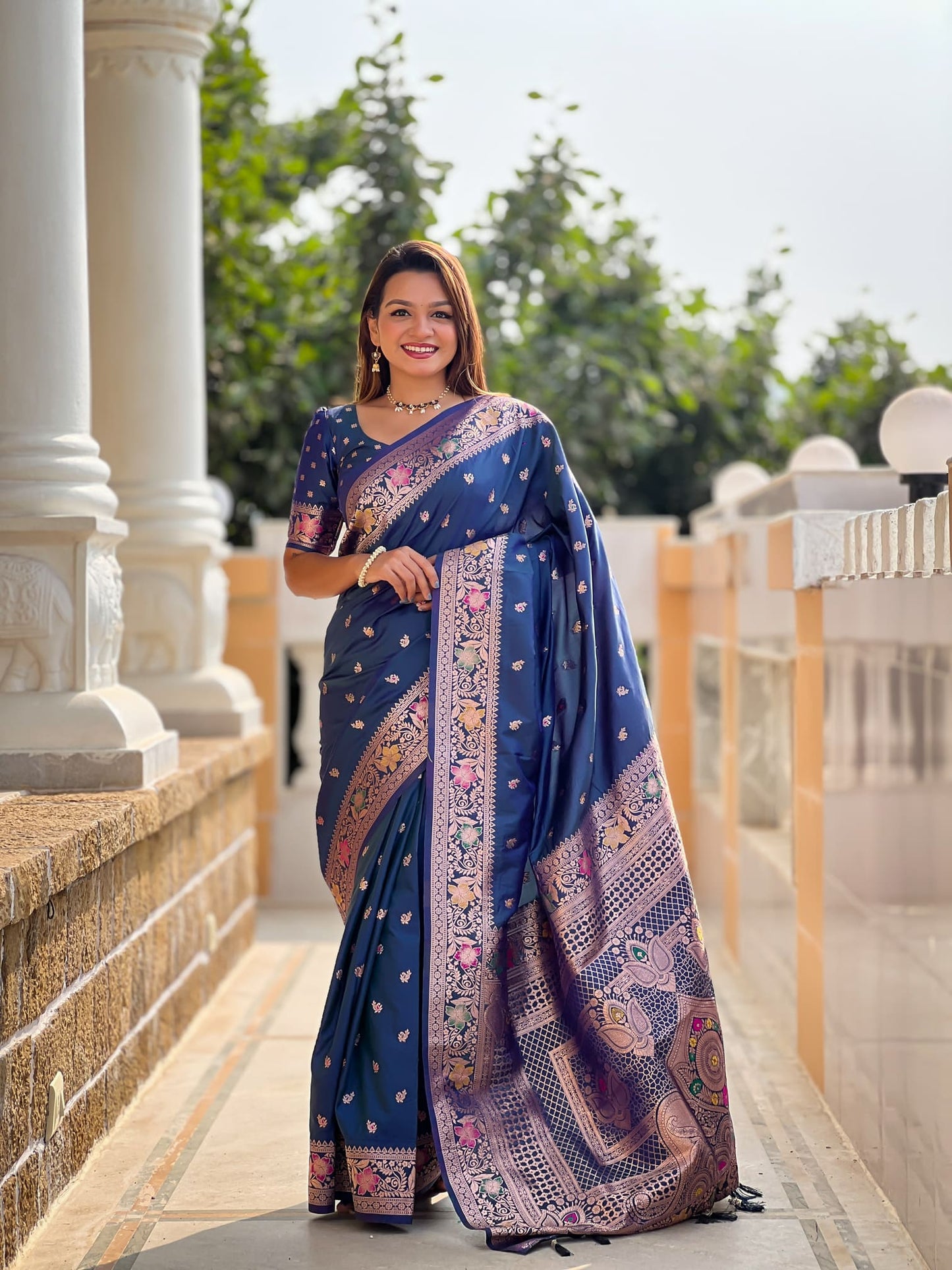 Morpinch  Zari Weaving Banarasi Saree With Blouse Piece