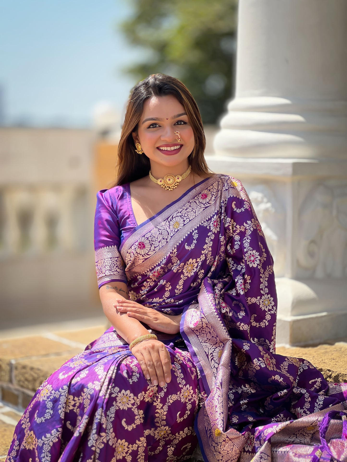Purple Graceful Glow Banarasi Silk Saree With Blouse Piece