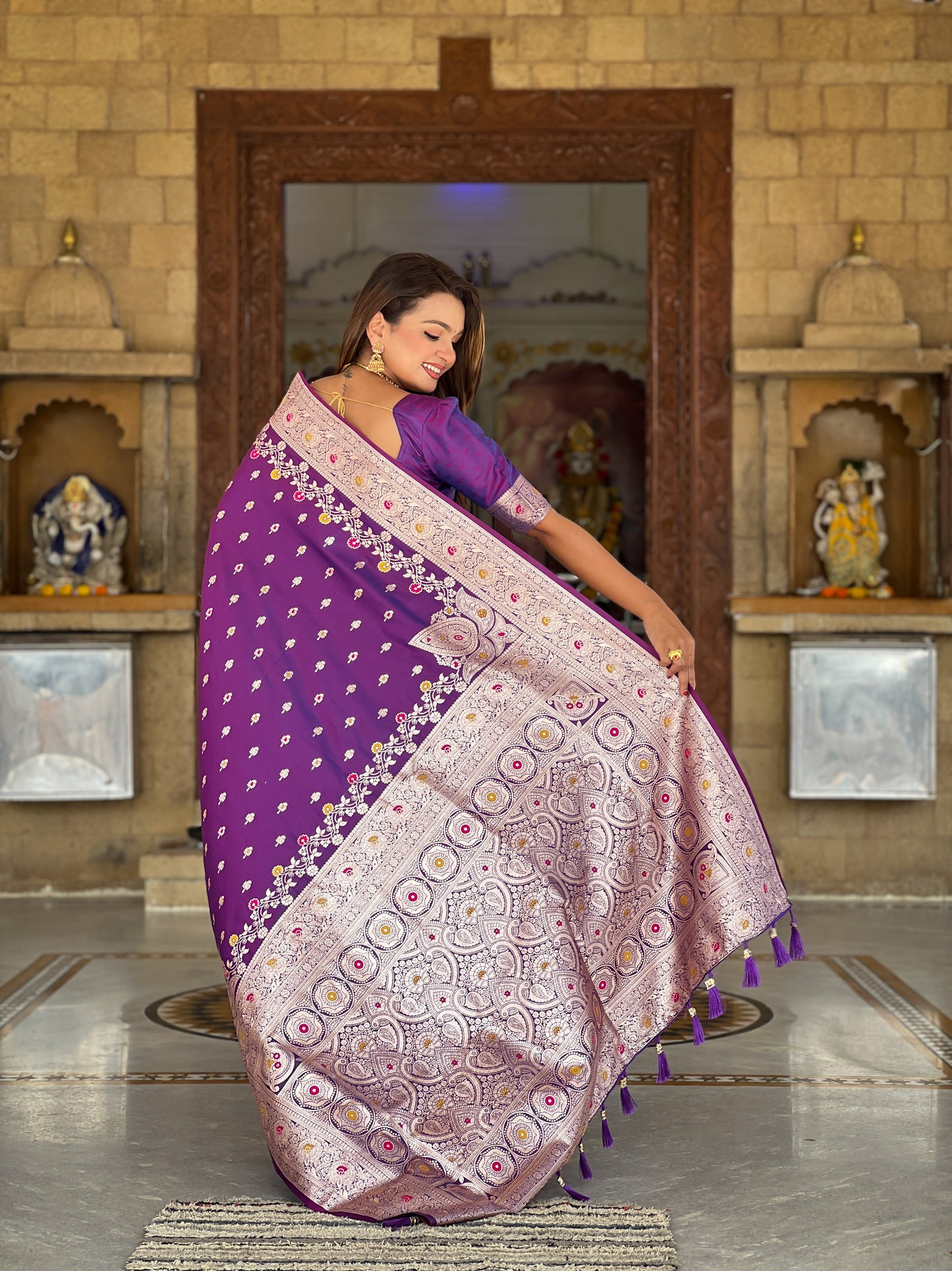 Purple Graceful Meena Banarasi Silk Saree With Blouse Piece
