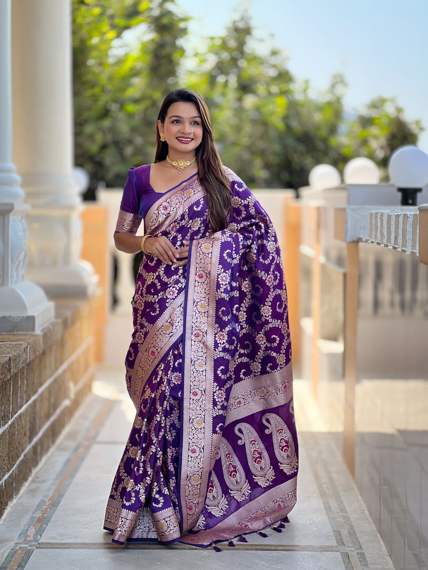 Purple Graceful Glow Banarasi Silk Saree With Blouse Piece