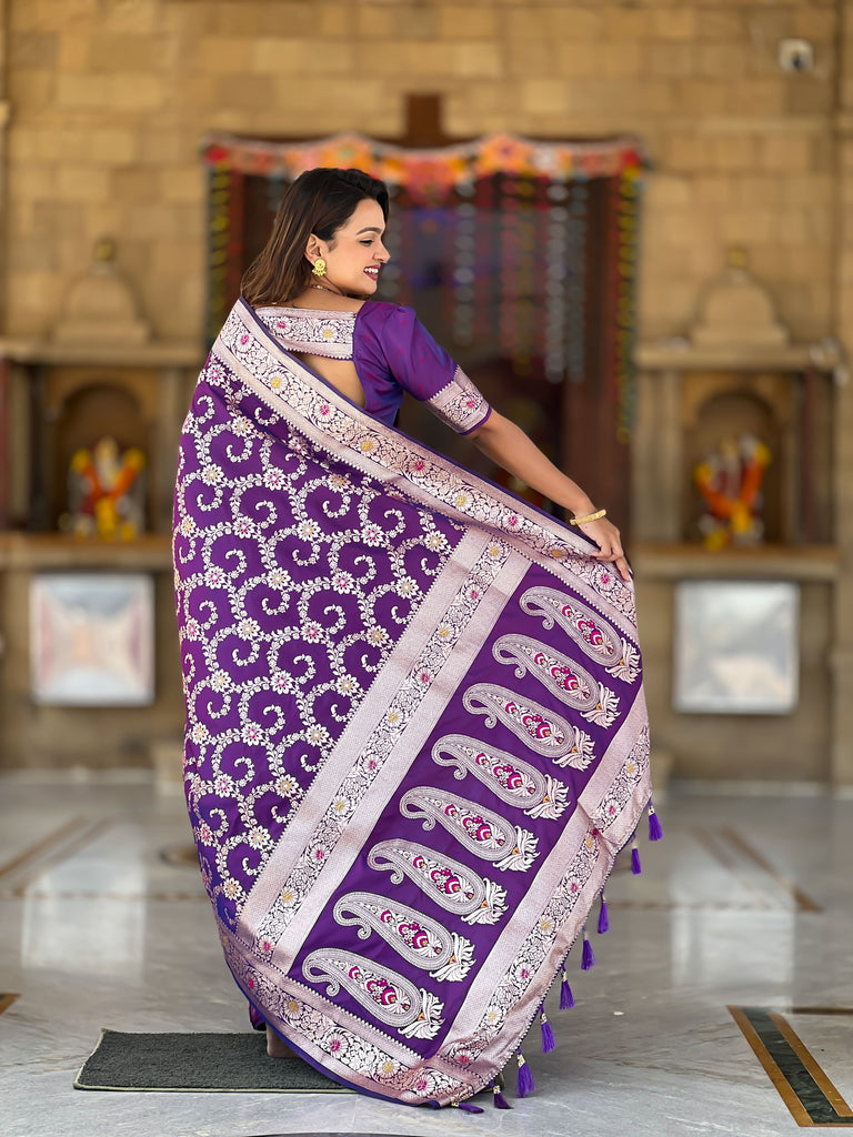 Purple Graceful Glow Banarasi Silk Saree With Blouse Piece