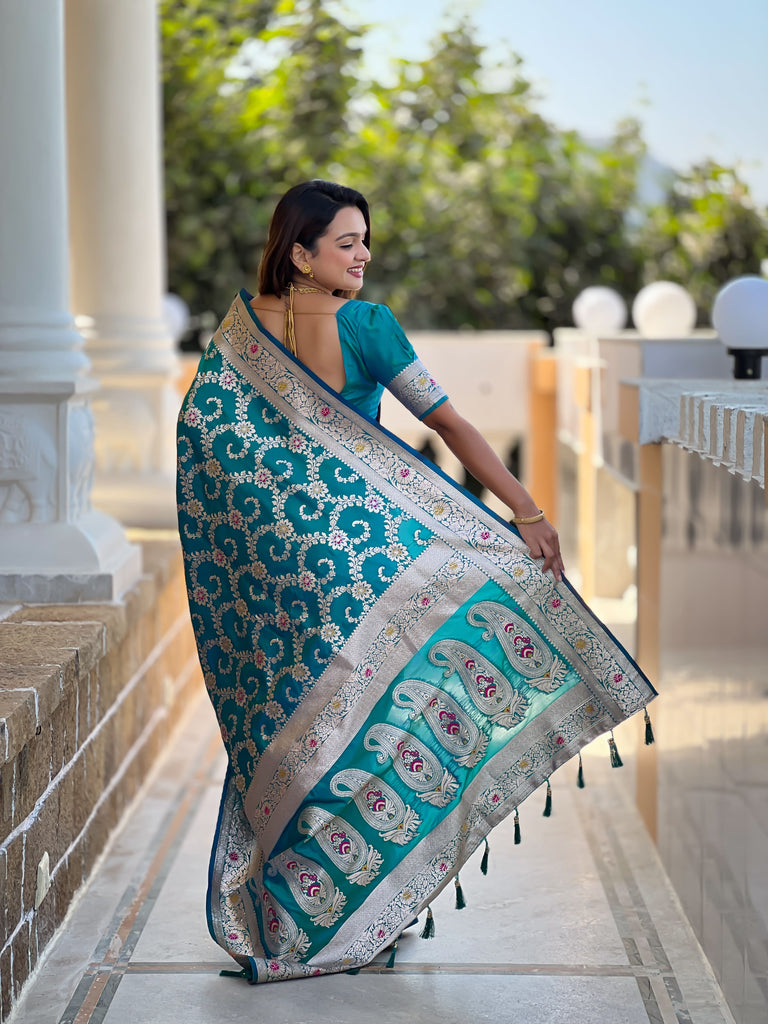 Rama Graceful Glow Banarasi Silk Saree With Blouse Piece