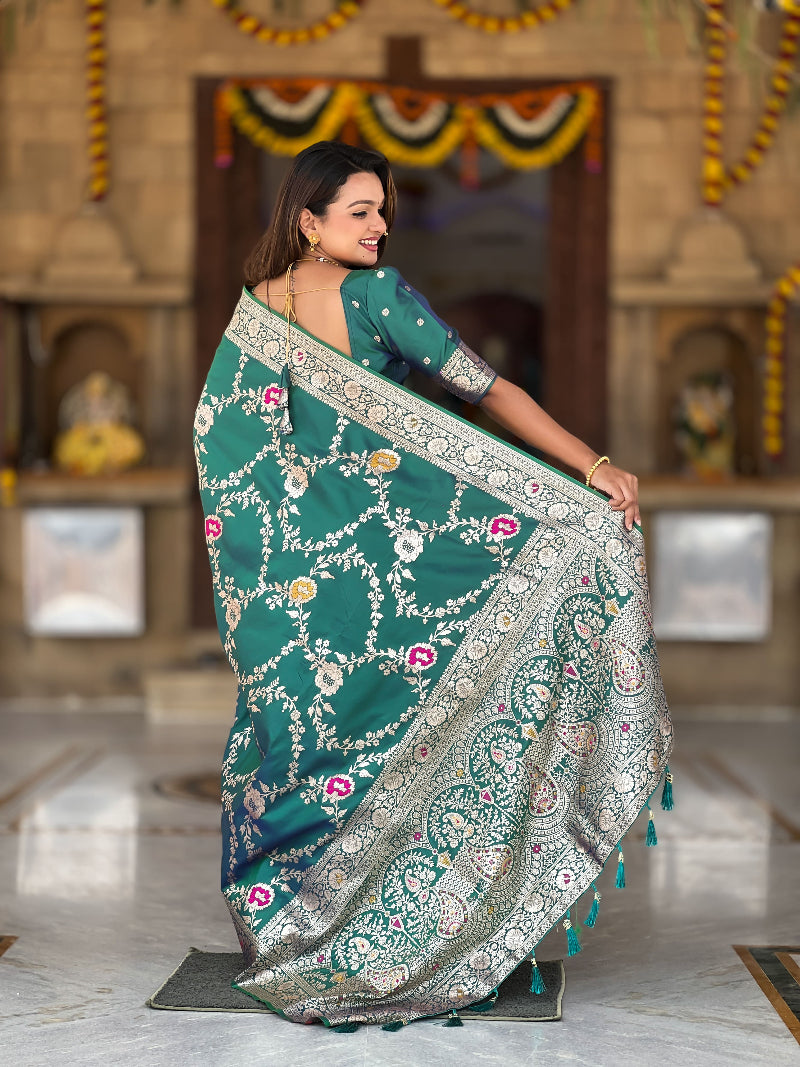 Rama Graceful Trending Banarasi Silk Saree With Blouse Piece