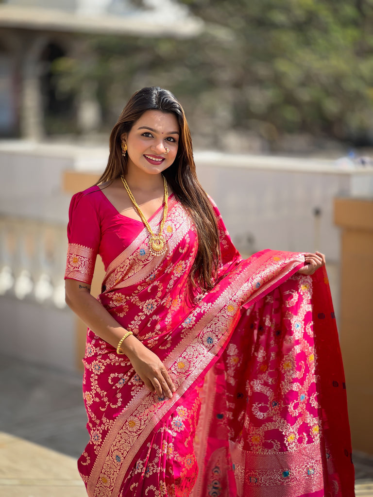 Pink Graceful Glow Banarasi Silk Saree With Blouse Piece